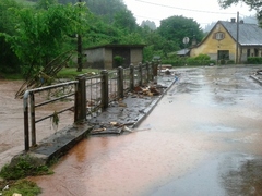 Most v Rudníku po povodni