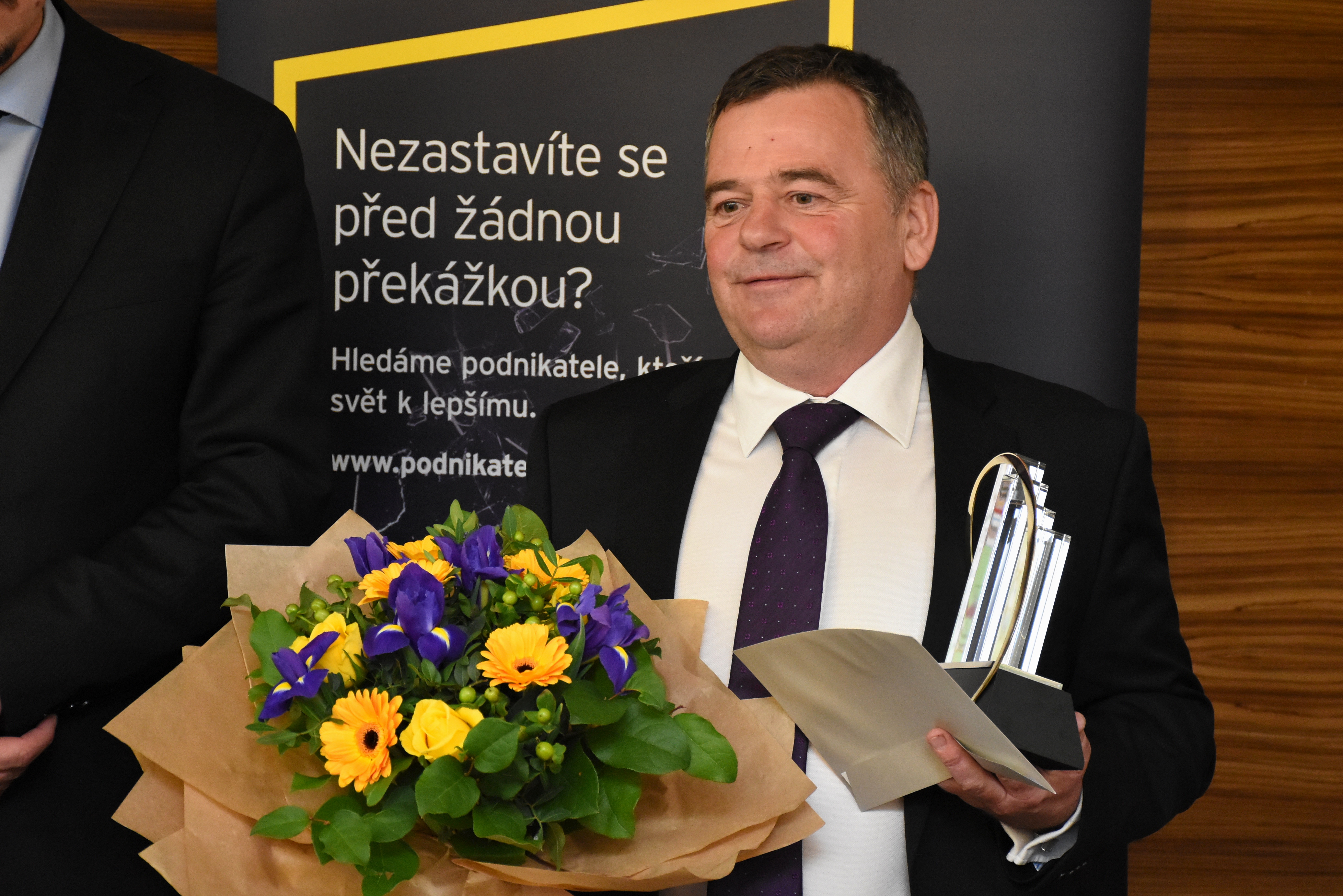 Titul pro nejlepšího EY Podnikatele roku 2019 Královéhradeckého kraje získal Josef Hronovský, majitel společnosti HRONOVSKÝ s.r.o.