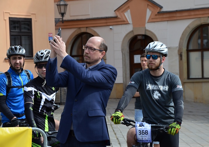 Sobota v Hradci Králové patřila cyklistice. Nova Cup 2018 odstartoval hejtman Jiří Štěpán. 