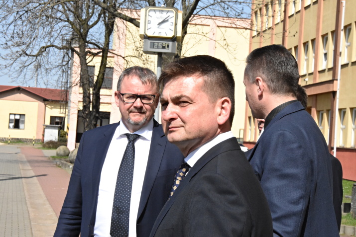 Dokončení dálnic D11, D35 a silnic souvisejících s průmyslovou zónou Solnice-Kvasiny je priorita, shodli se ministr Ťok s prvním náměstkem Červíčkem