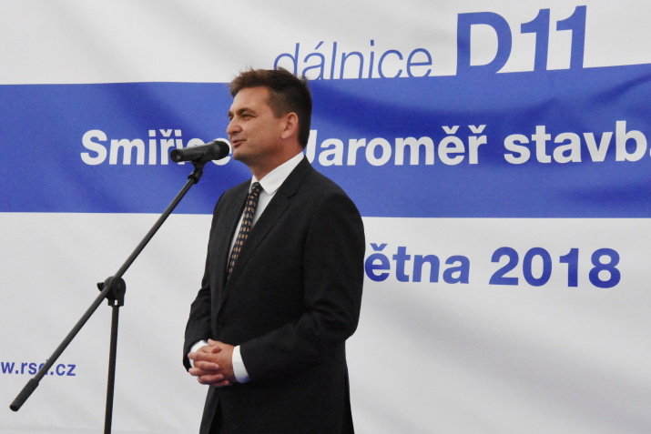 Začala výstavba dálnice D11 mezi Smiřicemi a Jaroměří