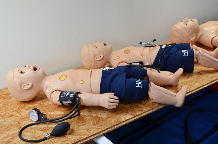 Nové moderní výukové modely pro záchranáře mohou omdlít i simulovat zvracení