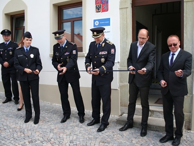 Služebnu otevřeli hejtman Jiří Štěpán, policejní prezident Tomáš Tuhý, starosta Solnice Jan Hostinský a ředitel krajské policie David Fulka.