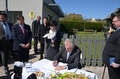 Prezident se podepsal i do pamětní knihy obce Holovousy