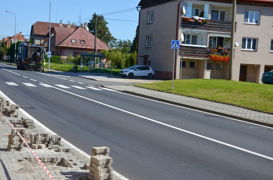 Opravy silnic v Albrechticích nad Orlicí a Borohrádku úspěšně pokračují