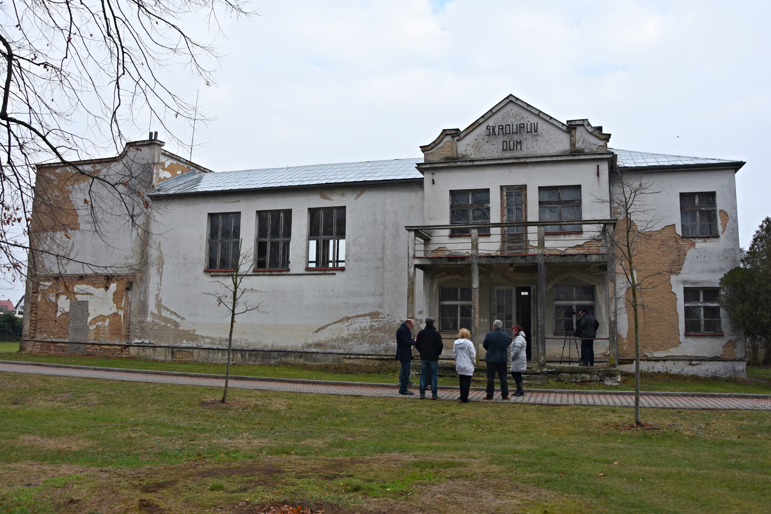 Škroupův dům v Osicích oficiálně patří kraji, ten plánuje jeho opravu
