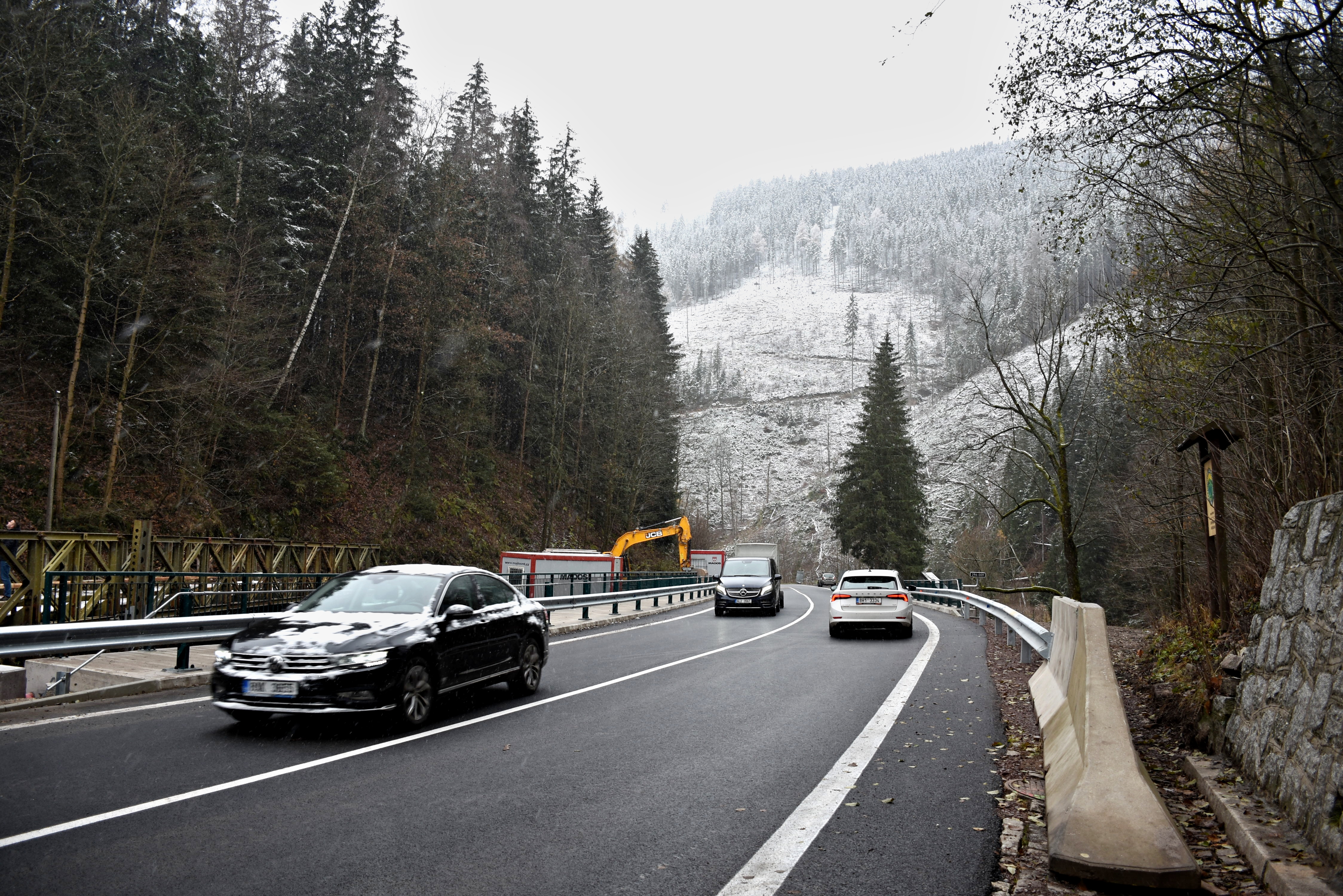 Cesta do Pece pod Sněžkou je bez omezení dopravy