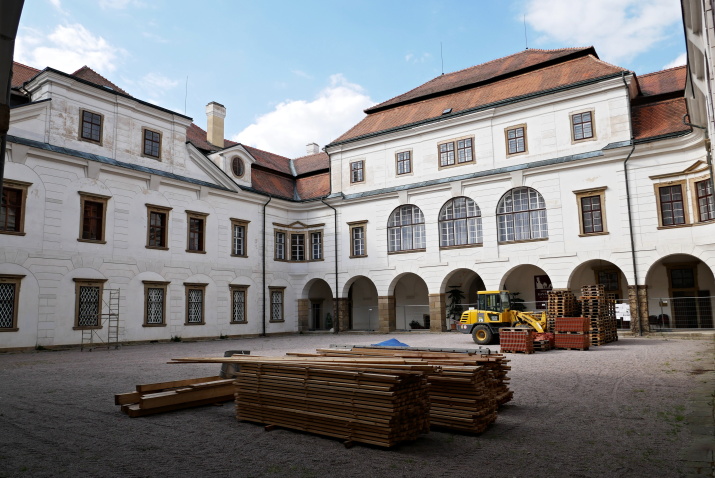 Výstava na rychnovském zámku připomíná boj šlechty za český stát