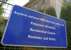 Ministr vnitra Chovanec navštívil kostelecké azylové středisko 