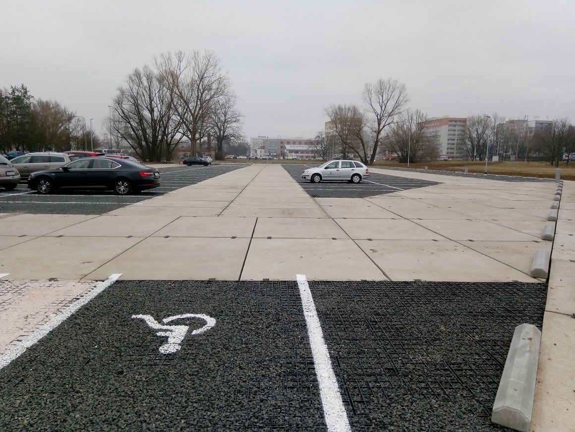 Společný postup kraje a měst na Hradecku pomůže výstavbě parkoviště u fakultní nemocnice